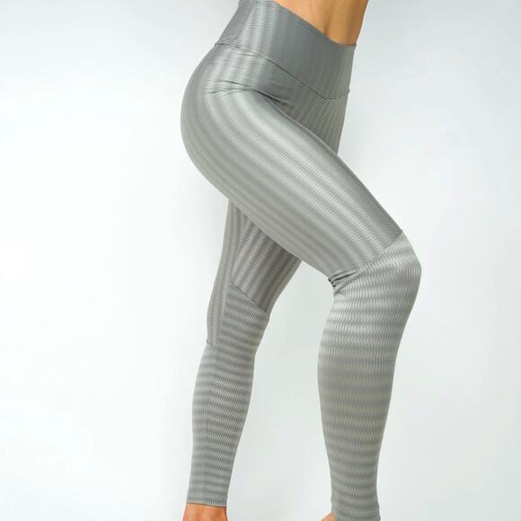 Coco on the Go Silver Charlotte Legging Sz S - Picture 6 of 13